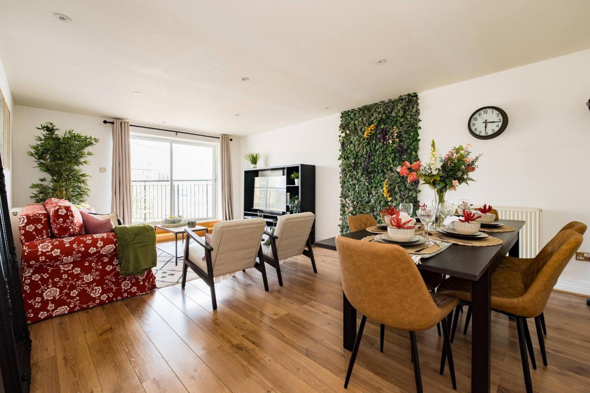 Wild Roses Service Apartments - East India ลอนดอน ภายนอก รูปภาพ