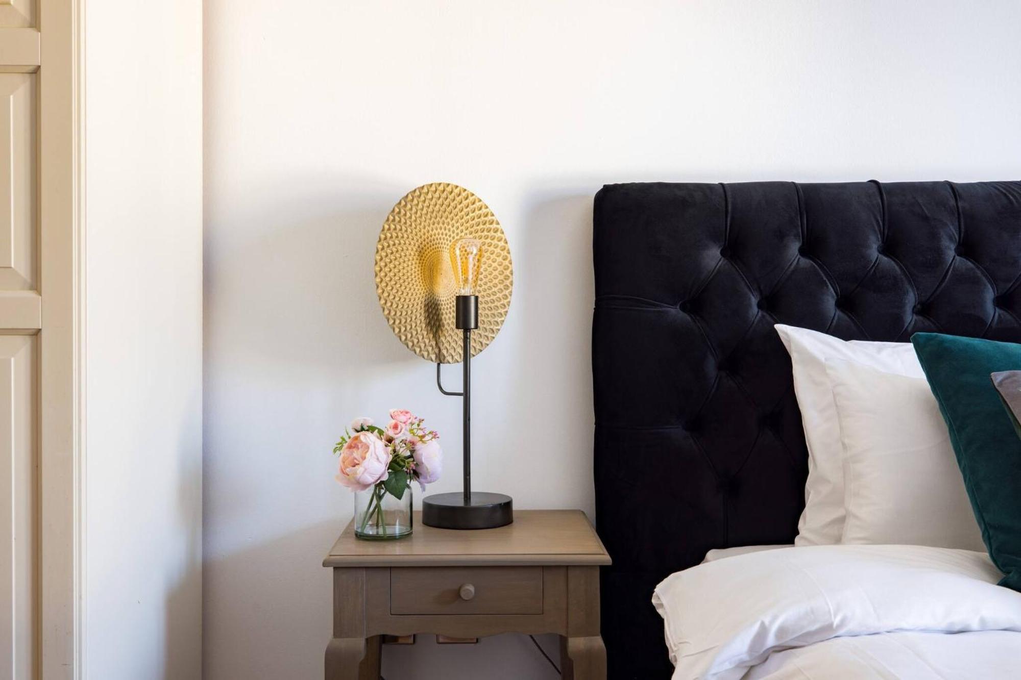 Wild Roses Service Apartments - East India ลอนดอน ภายนอก รูปภาพ