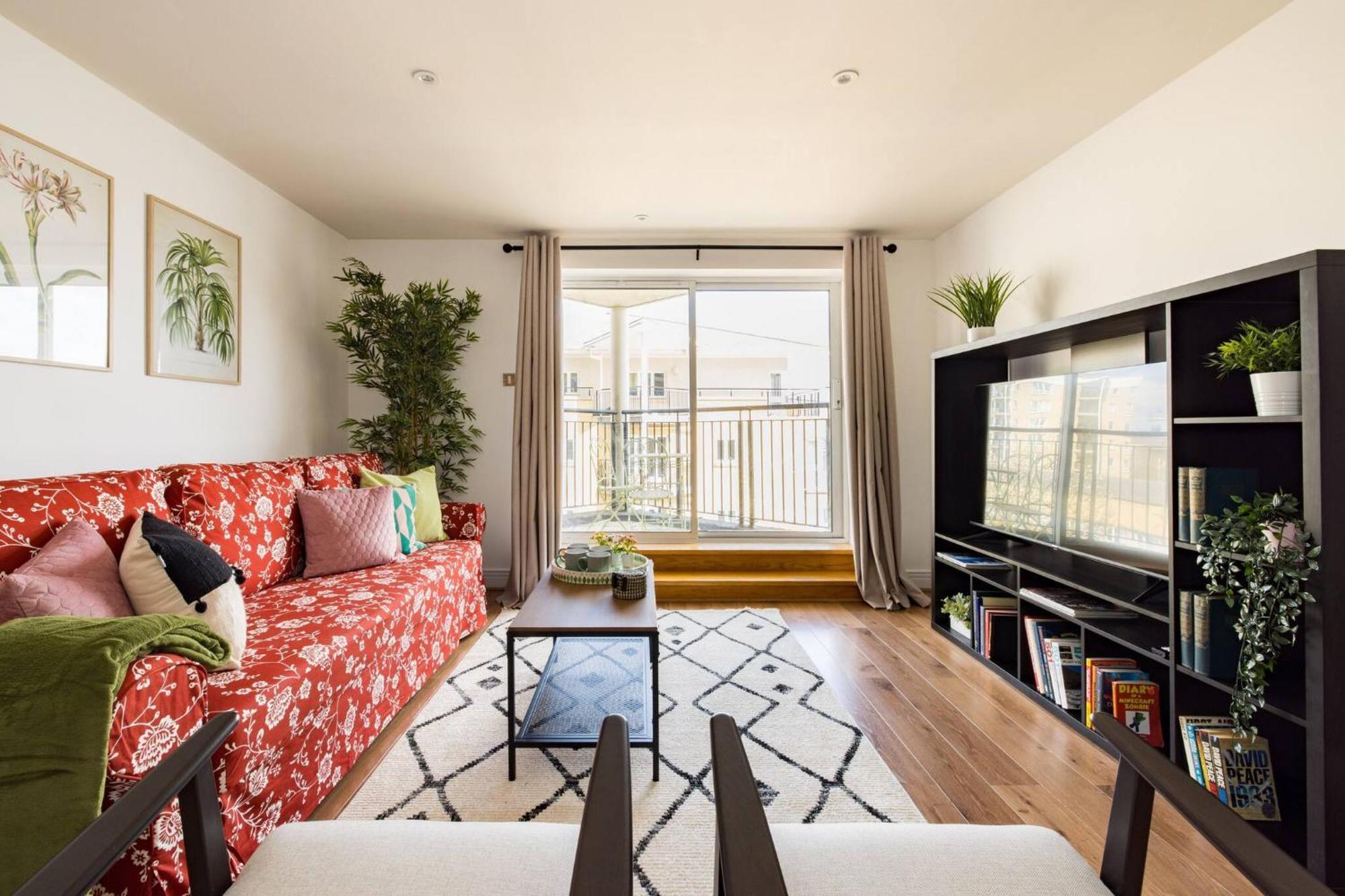 Wild Roses Service Apartments - East India ลอนดอน ภายนอก รูปภาพ
