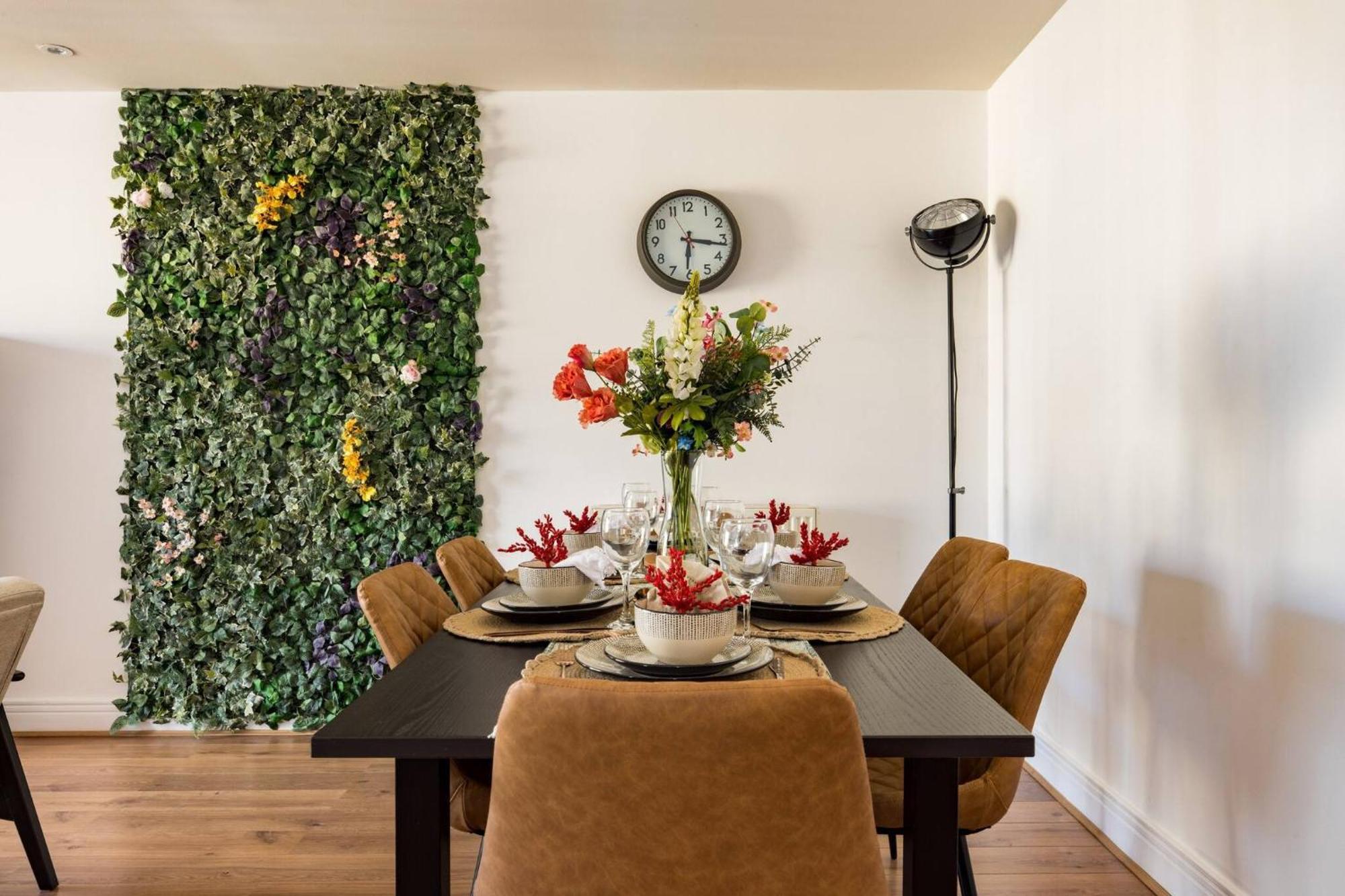Wild Roses Service Apartments - East India ลอนดอน ภายนอก รูปภาพ