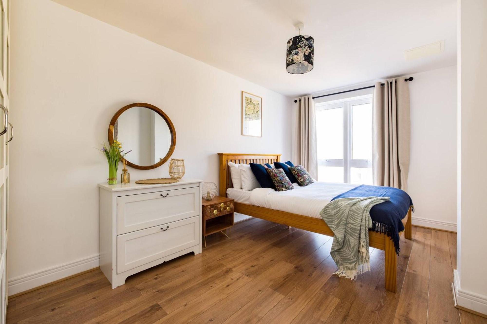 Wild Roses Service Apartments - East India ลอนดอน ภายนอก รูปภาพ