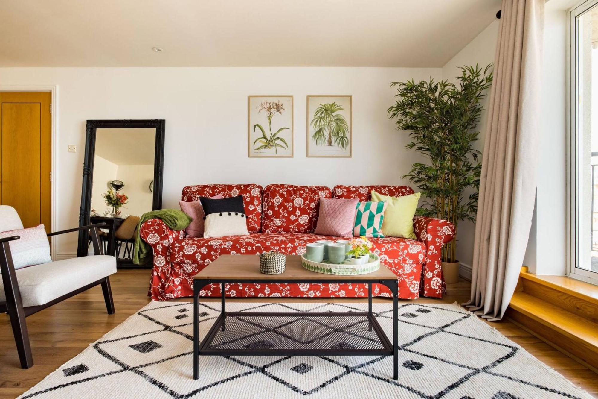 Wild Roses Service Apartments - East India ลอนดอน ภายนอก รูปภาพ