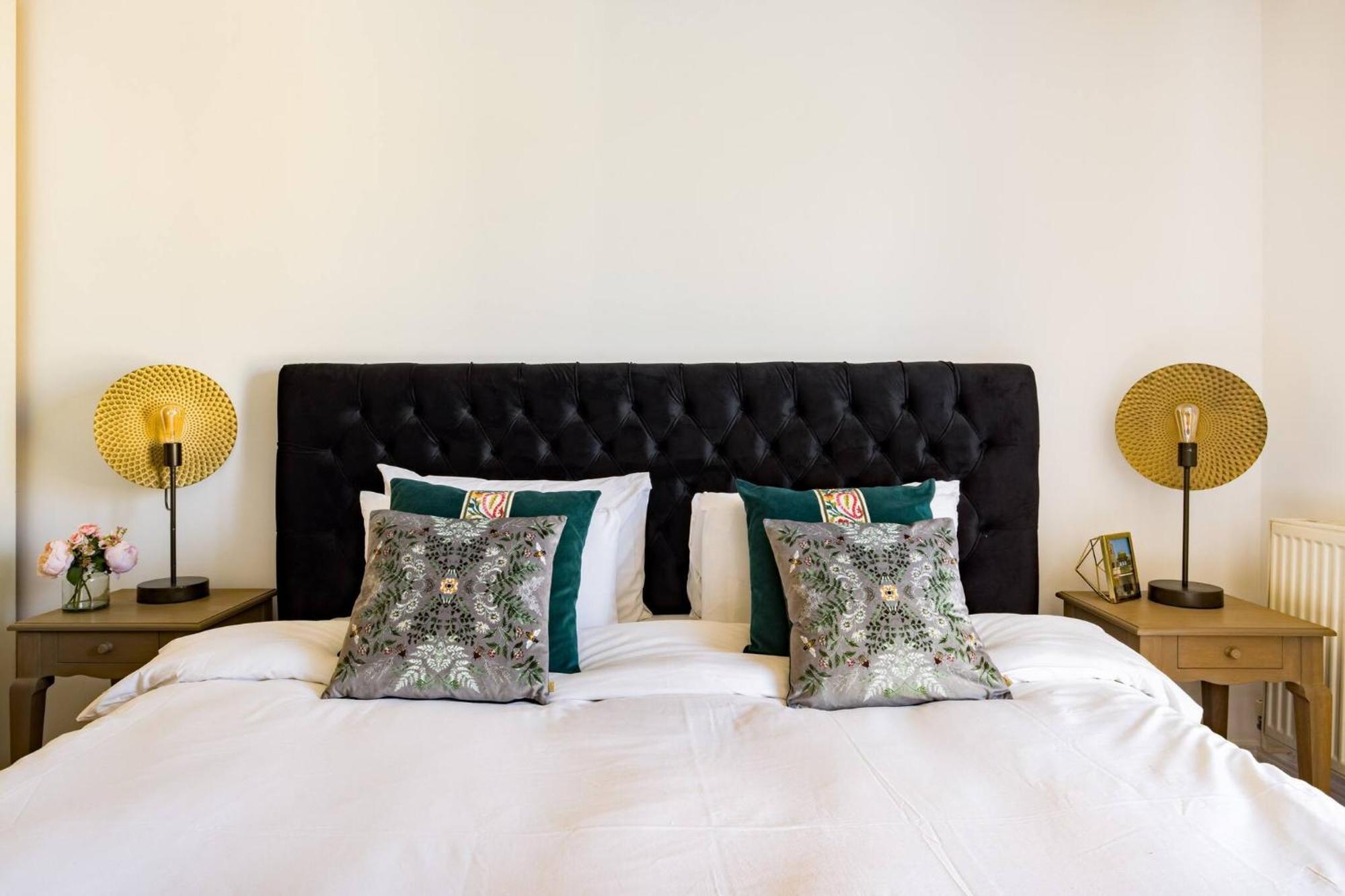 Wild Roses Service Apartments - East India ลอนดอน ภายนอก รูปภาพ